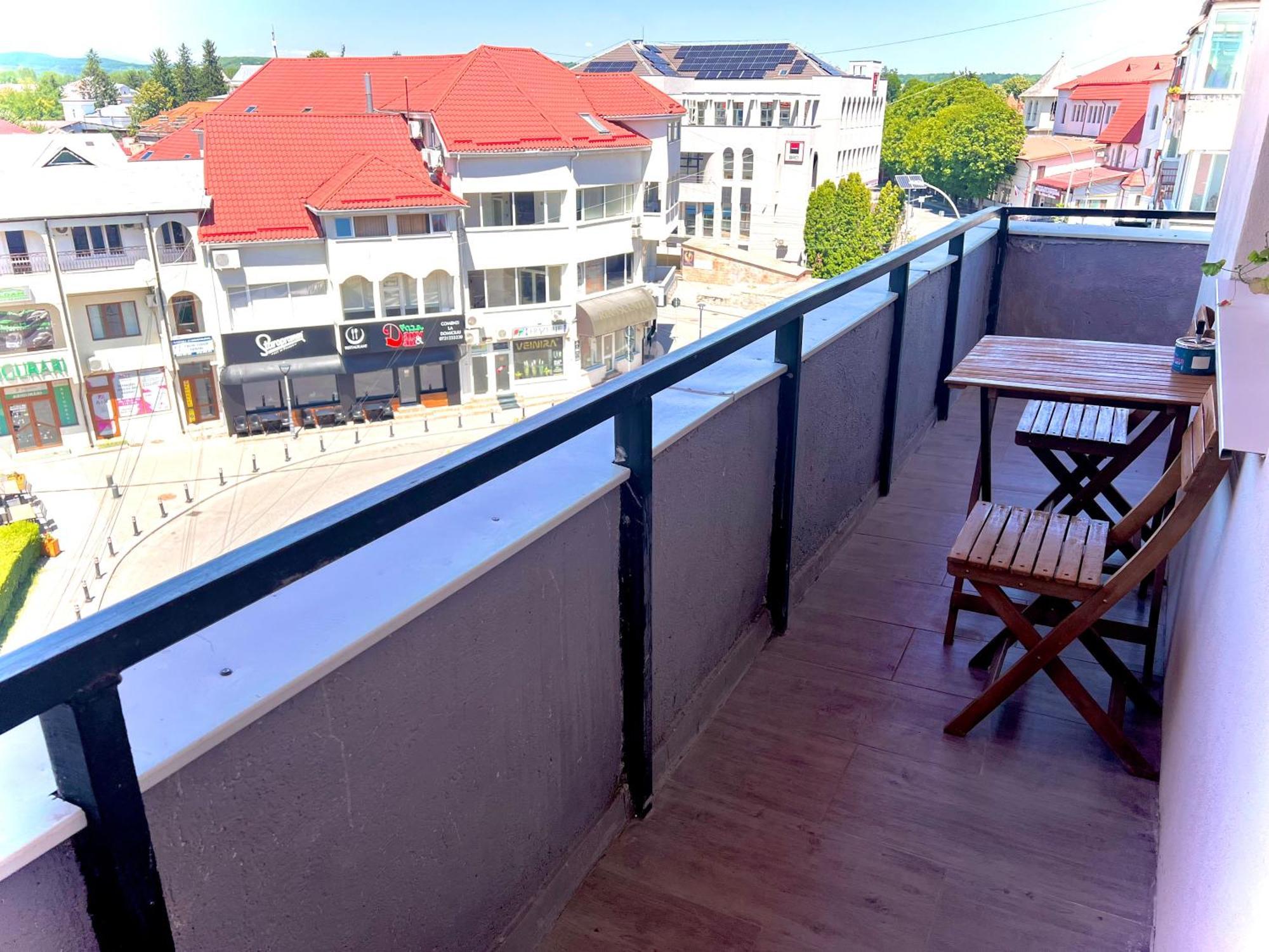 Old Town View- Ultracentral Apartment トゥルゴヴィシュテ エクステリア 写真
