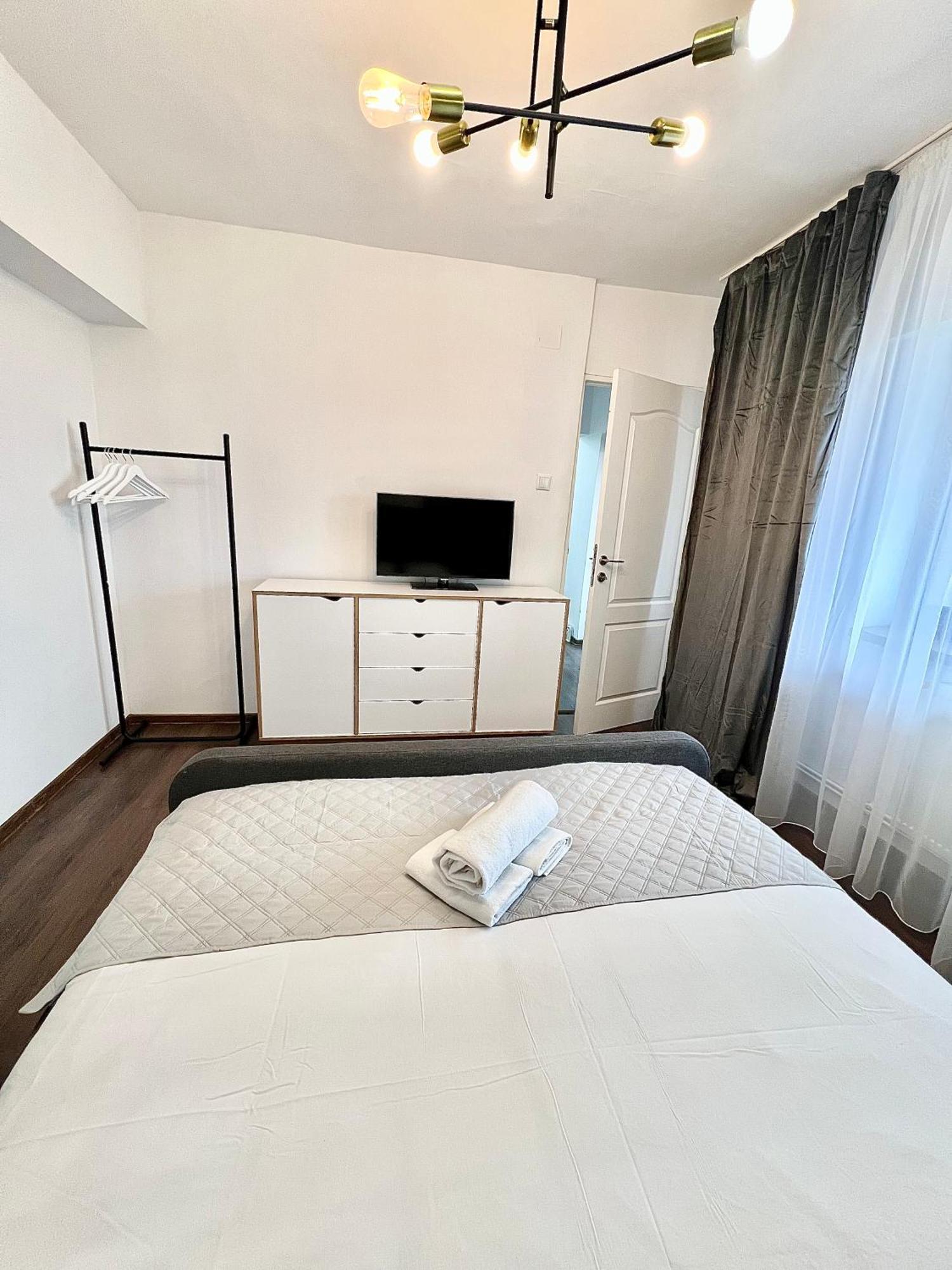 Old Town View- Ultracentral Apartment トゥルゴヴィシュテ エクステリア 写真